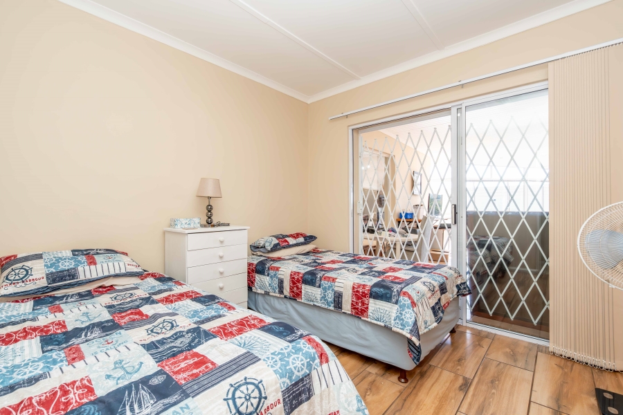 8 Bedroom Property for Sale in Middedorp Western Cape